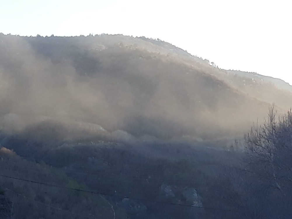 Maden kamyonlarının yaydığı toz bulutu, ilçe halkını ayağa kaldırdı
