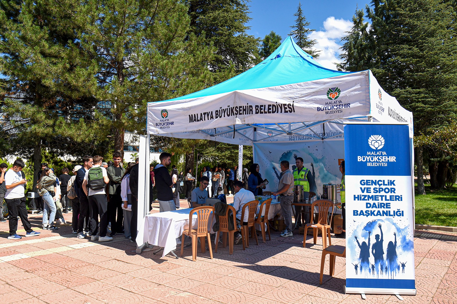 Malatya Büyükşehir Belediyesi, İnönü Üniversitesi'nde  Tanıtım ve Bilgilendirme Standı Açtı YERİNDE OTOBÜS KARTI BASIM UYGULAMASINA  ÖĞRENCİLERDEN TAM NOT