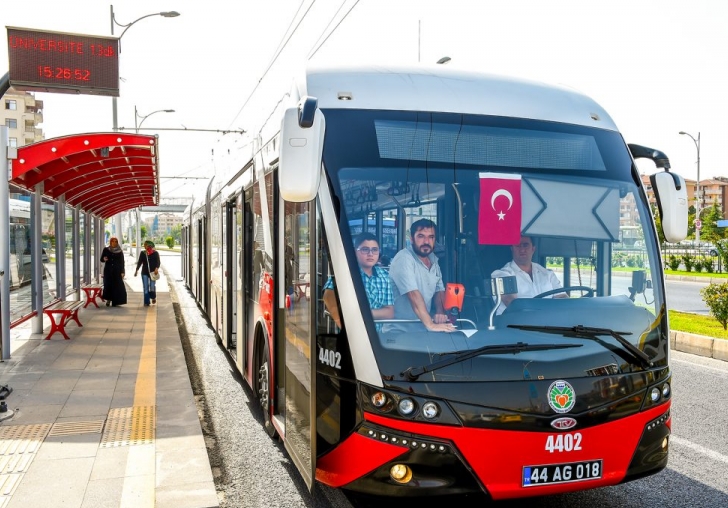 Malatya Büyükşehir Belediyesi, toplu ulaşıma gelen zamları öğrenciye yansıtmayacak.