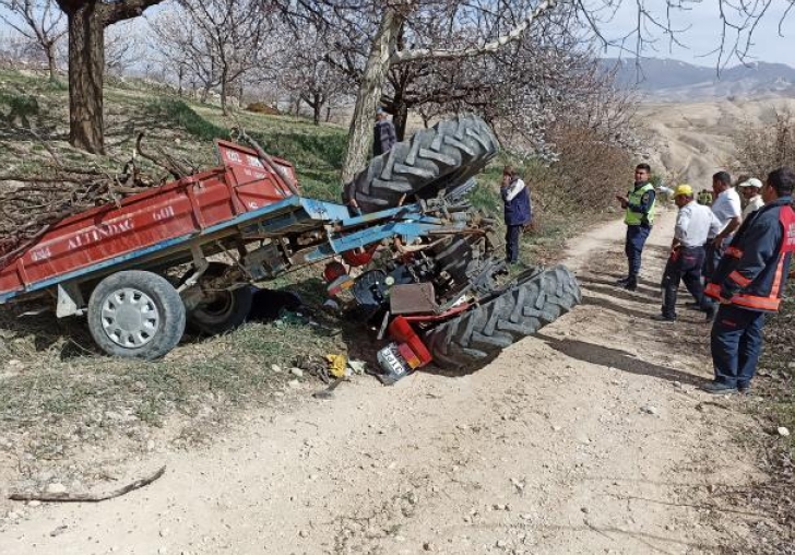 Malatya'da devrilen traktörün sürücüsü öldü