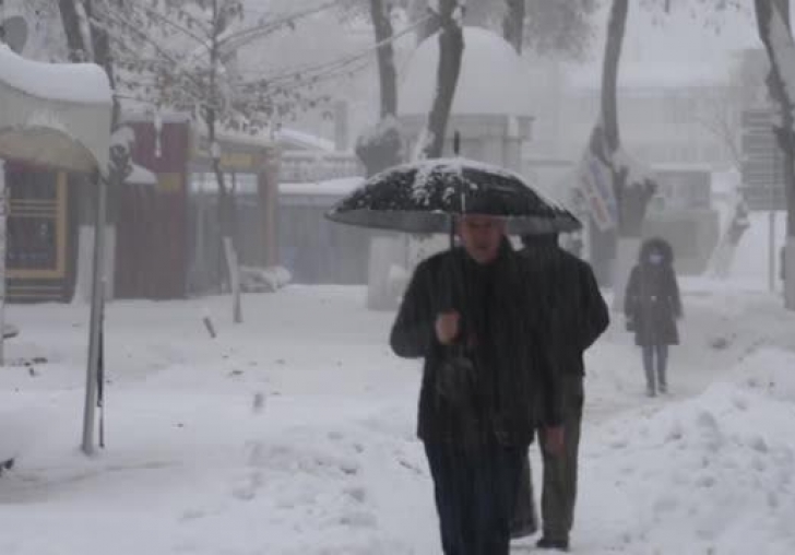 Malatya'da dün öğleden sonra başlayan kar yağışı devam ediyor