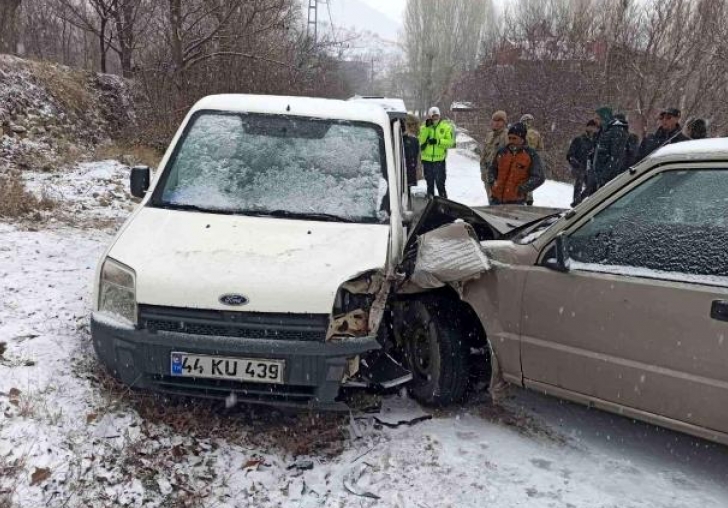 Malatya'da kar beraberinde kazaları getirdi