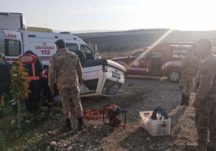 Malatya'da otomobilin takla atması sonucu 2 kişi yaralandı