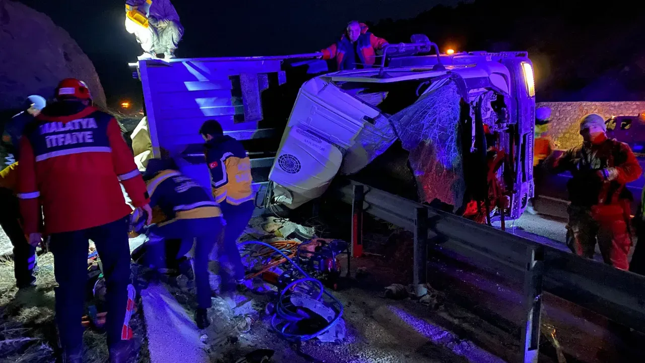 Malatya'da Trafik Kazası: 2 Ölü, 1 Yaralı