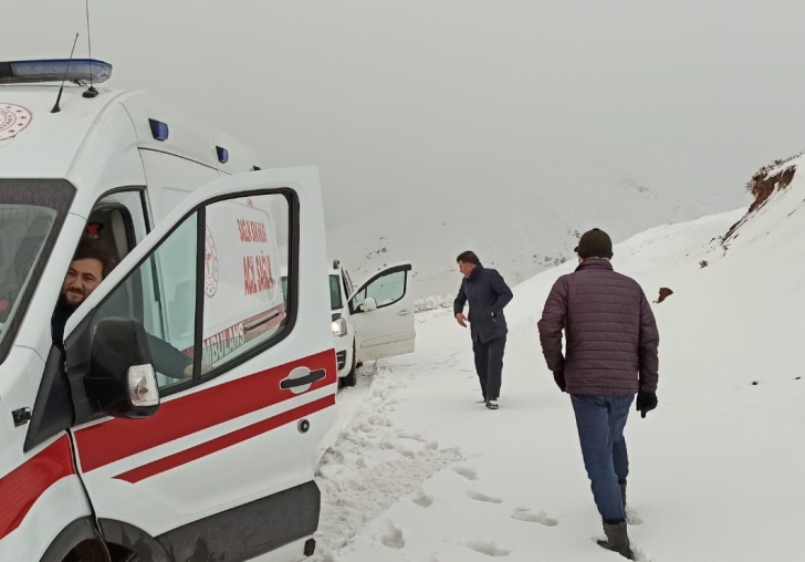 MALATYANIN YÜKSEK KESİMLERİNDE KARLA MÜCADELE ÇALIŞMALARI  SÜRÜYOR