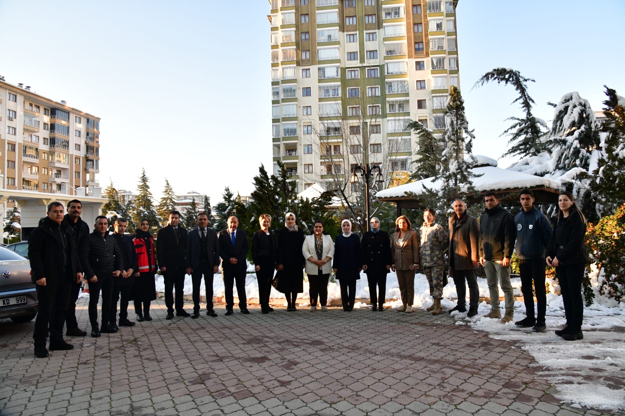 Malatya Valisi Eşi Şehit Ailelerine Vefa Gösterdi