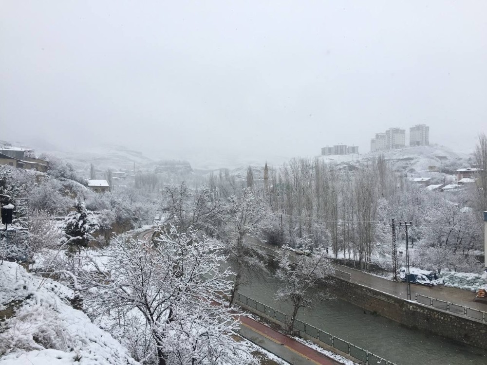 Malatyalılar Güne Kar Yağışı İle Başladı