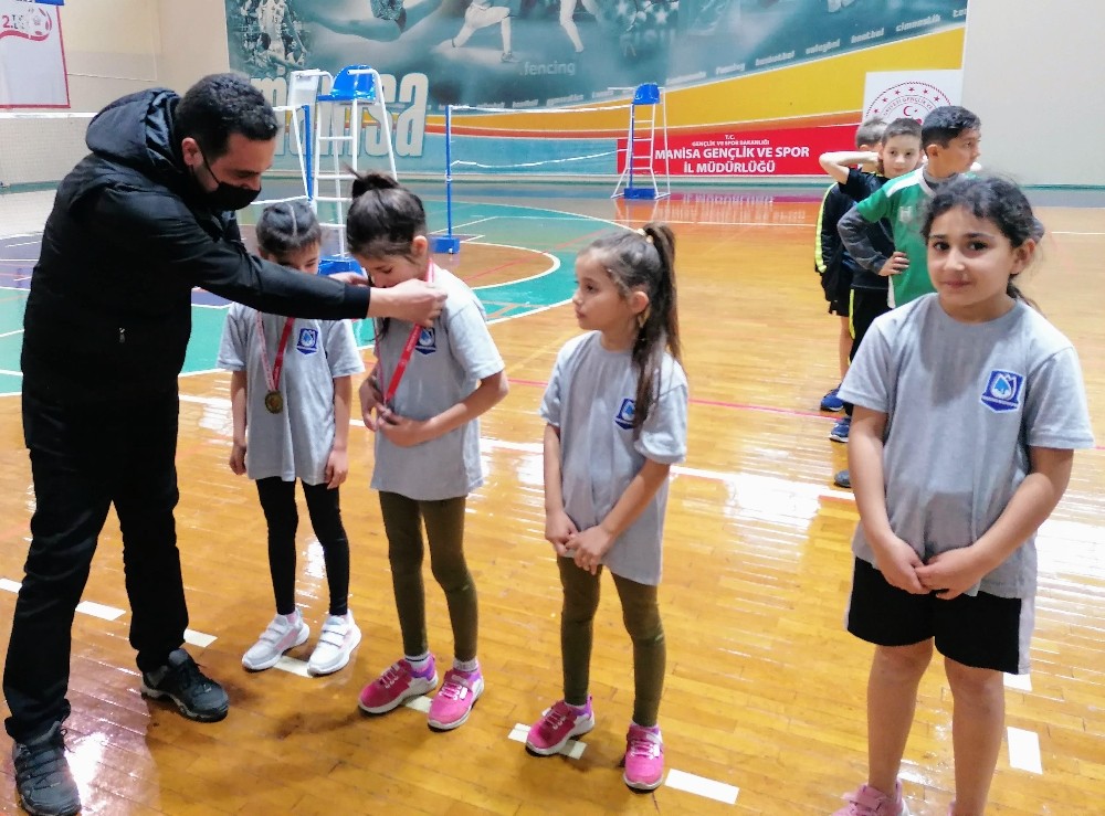 Manisa´da Tıp Bayramı Badminton Turnuvası tamamlandı
