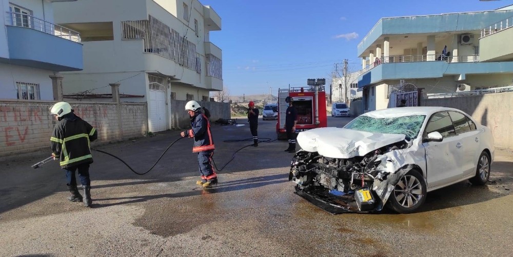 Mardin´de otomobil ile motosiklet çarpıştı: 2 yaralı
