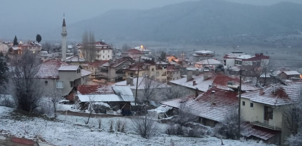 Mart karı Çameli´yi beyaze bürüdü
