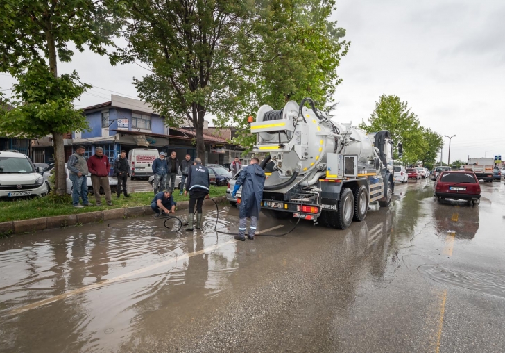 MASKİ, SU BASKINLARINA VE GÖLLENMELERE MÜDAHALE ETTİ