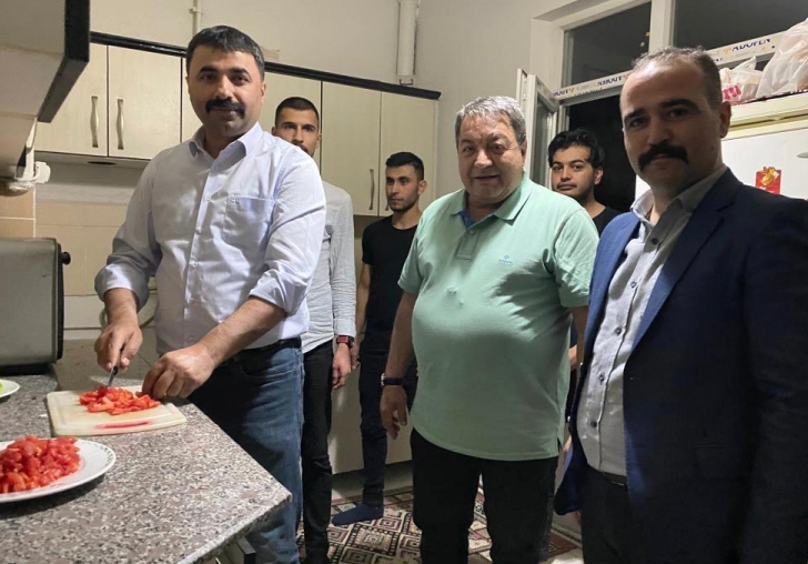 MİLLİYETÇİ HAREKET PARTİSİNDEN GENÇLERLE SAHUR PROGRAMI