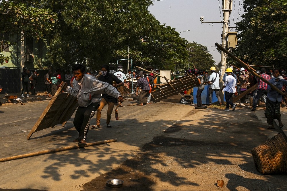 Myanmar´da darbeciler 1 protestocuyu daha öldürdü
