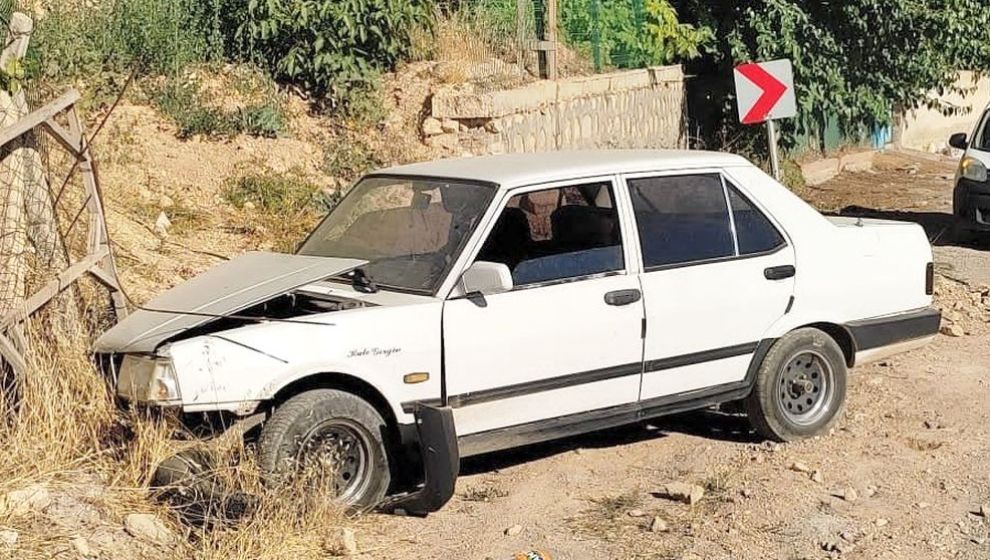 Otomobilde Bulunan 3 Kişi Yaralandı