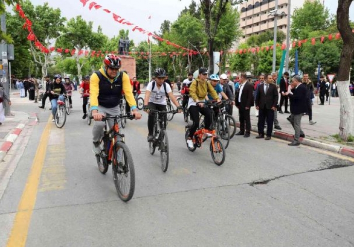 Pedallar Gençlik Haftası için çevrildi