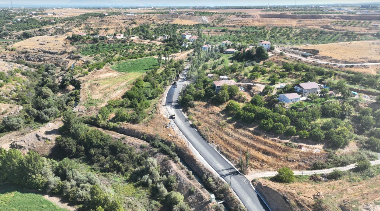 ŞAHNAHAN MAHALLESİ’NDEKİ MEVCUT YOL  YENİLENİYOR