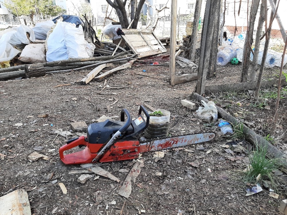 Samsun´da odun keserken boynundan yaralanan genç hayatını kaybetti
