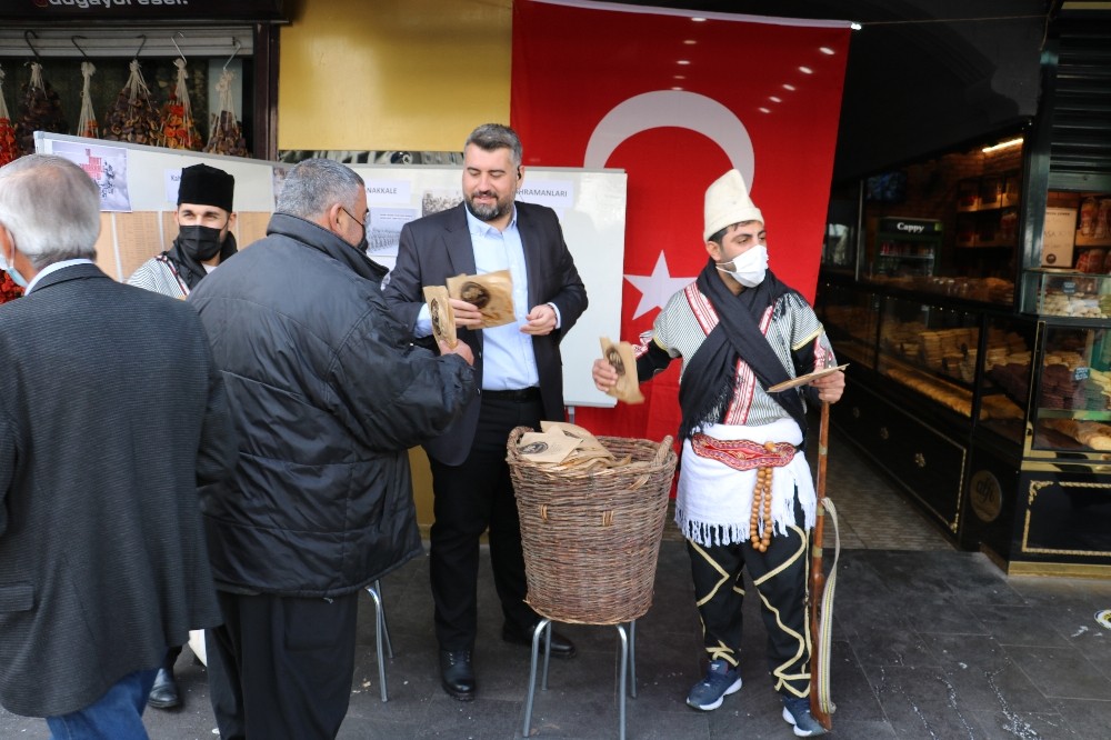 Şehitler anısına Maraş çöreği ikramı
