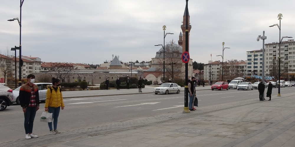 Sivas´ta İstiklal Marşı okunurken hayat durdu
