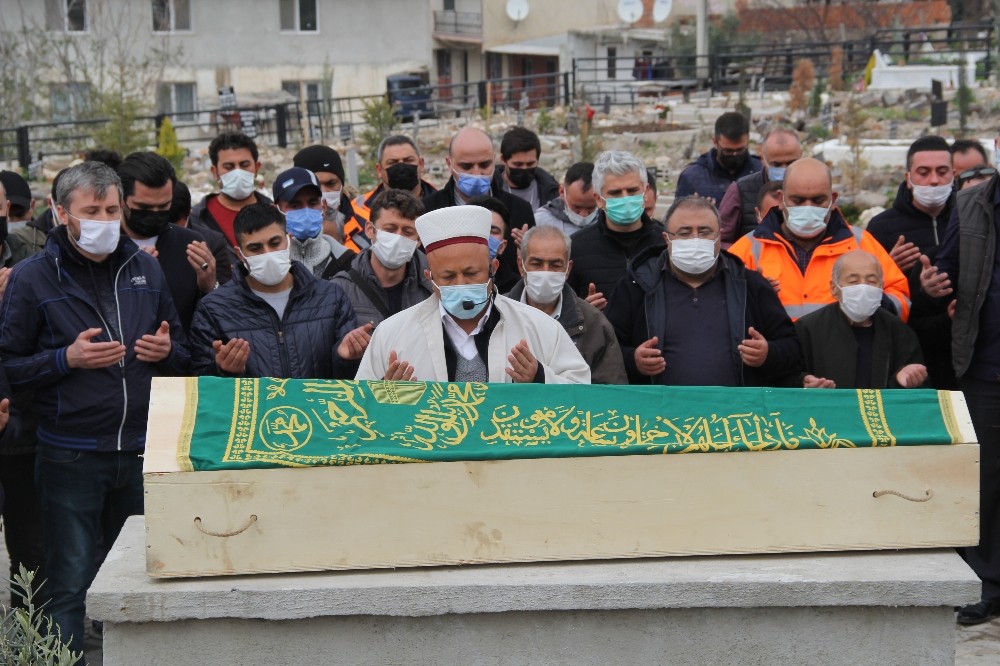 Şofbenden zehirlenen genç çifte gözyaşlı veda
