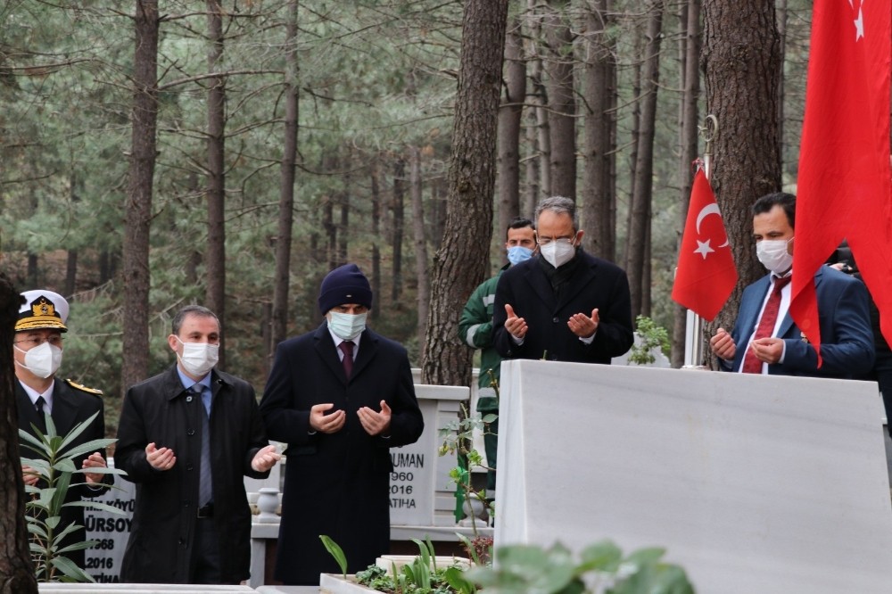 Sultanbeyli´de 18 Mart Çanakkale Zaferi´nde şehitler dualarla anıldı
