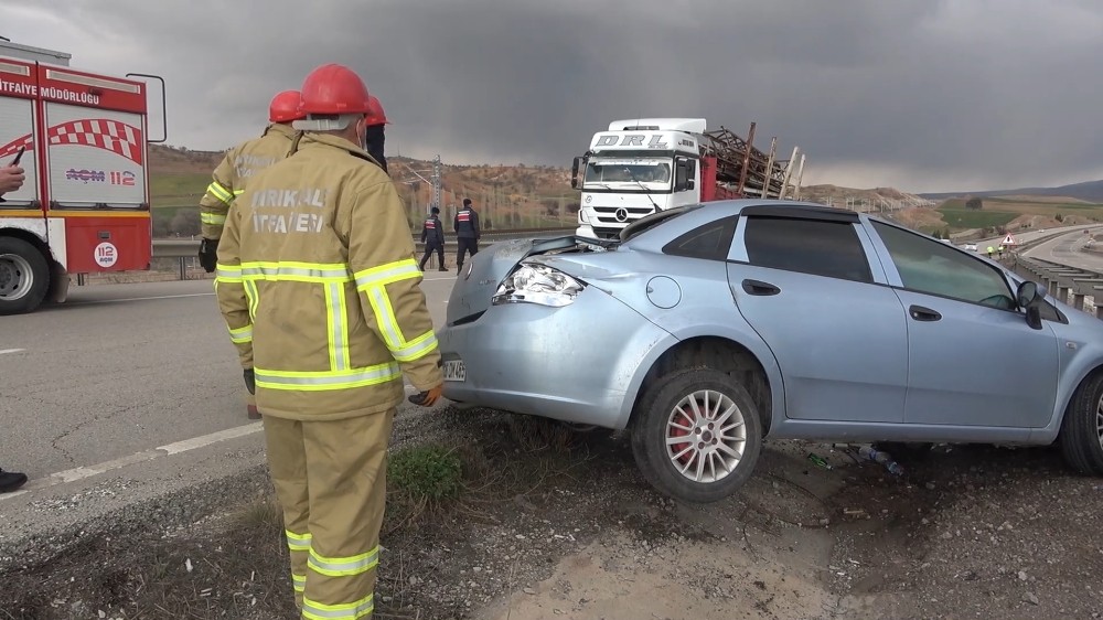 Takla atan otomobilden anne-oğul yara almadan kurtuldu
