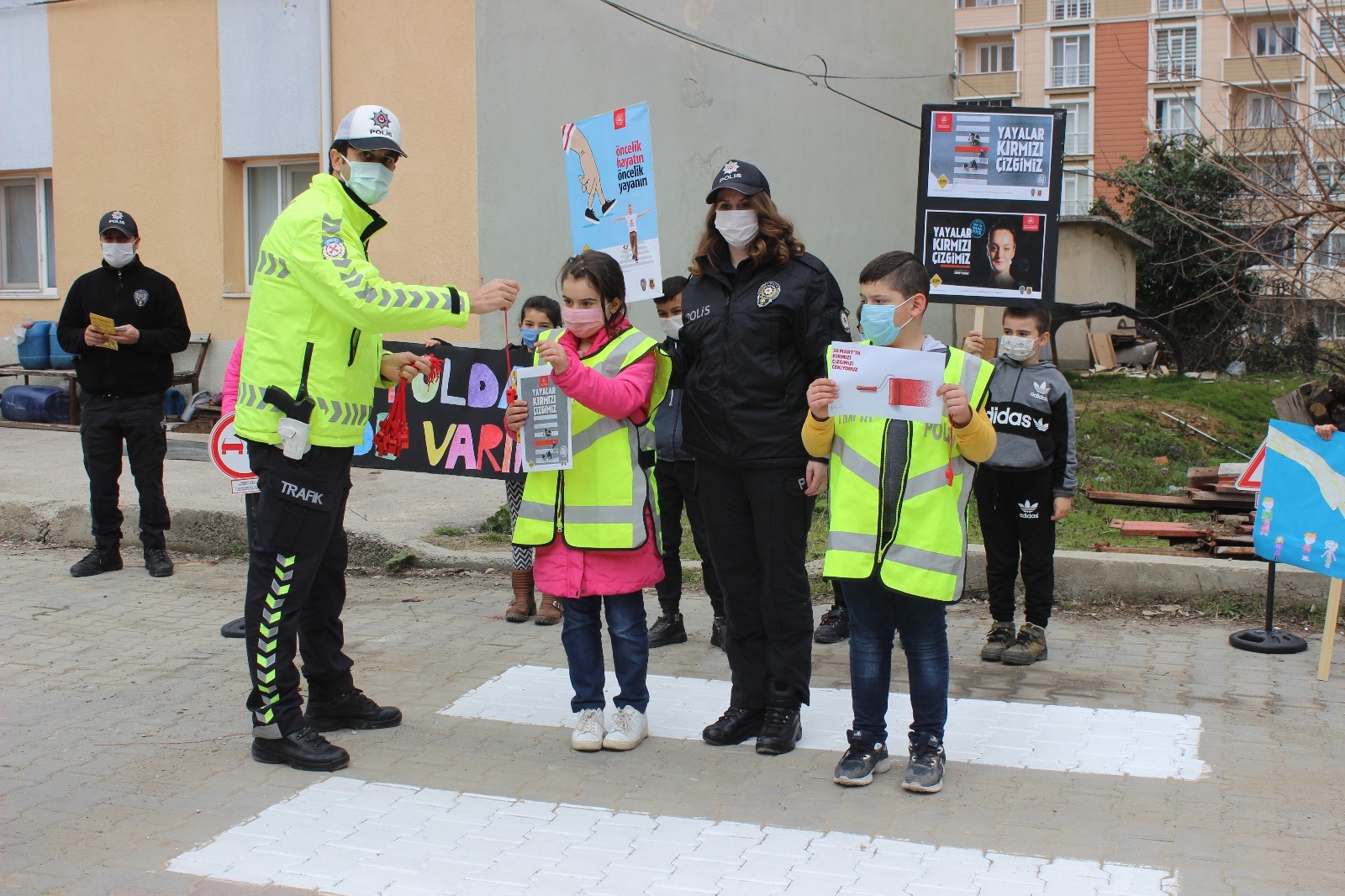 Türkeli´de yaya geçitlerine ´kırmızı çizgi´ uygulaması
