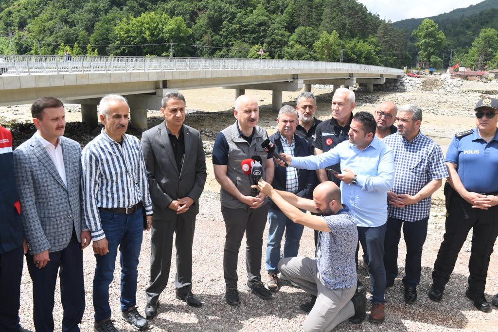 Ulaştırma ve Altyapı Bakanı Karaismailoğlu, Sel Bölgesi Sinop Ayancık'ta