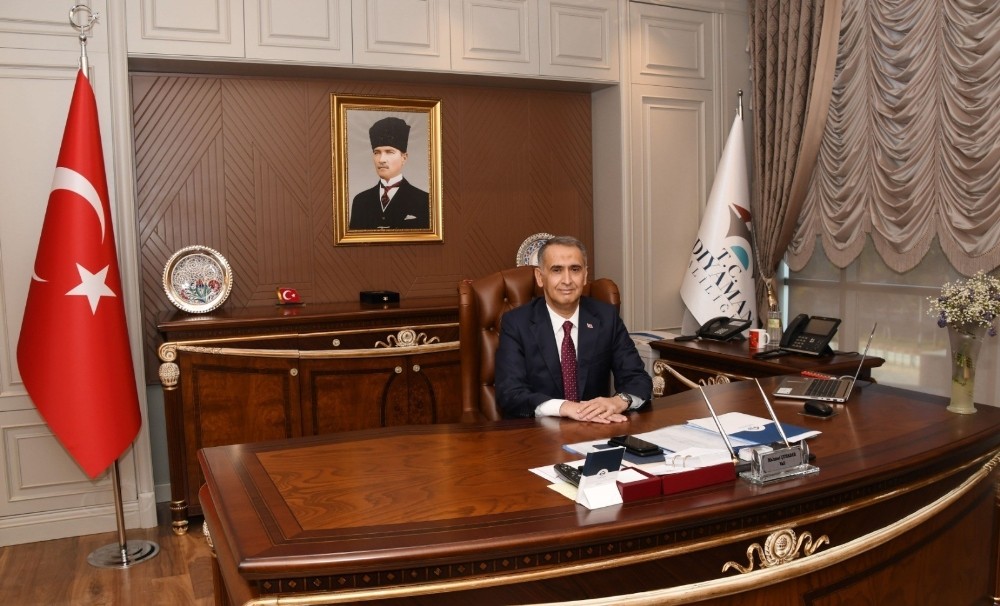 Vali Çuhadar, İstiklal Marşının kabulünü kutladı
