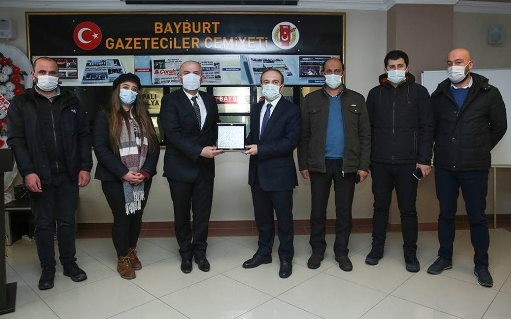 Vali Cüneyt Epcim, Bayburt Gazeteciler Cemiyeti´ni ziyaret etti
