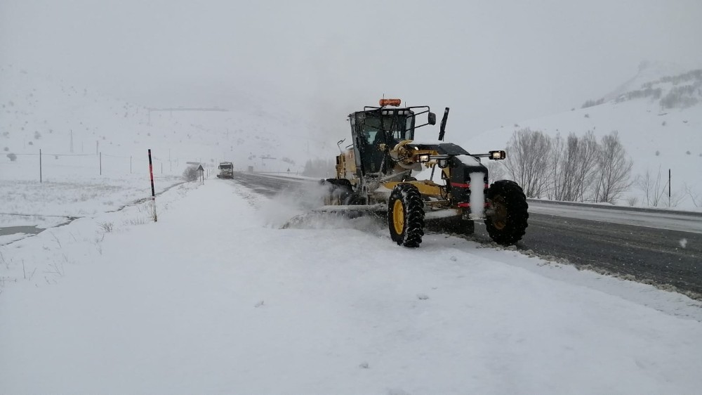 Van´da 57 yerleşim yerinin yolu ulaşıma kapandı
