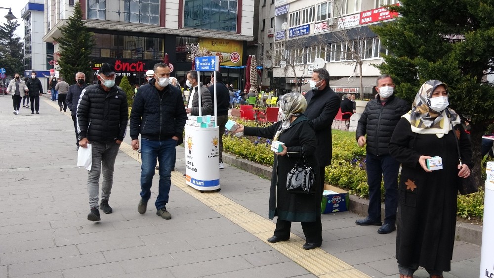 Vatandaşlara kandil simidi dağıtıldı
