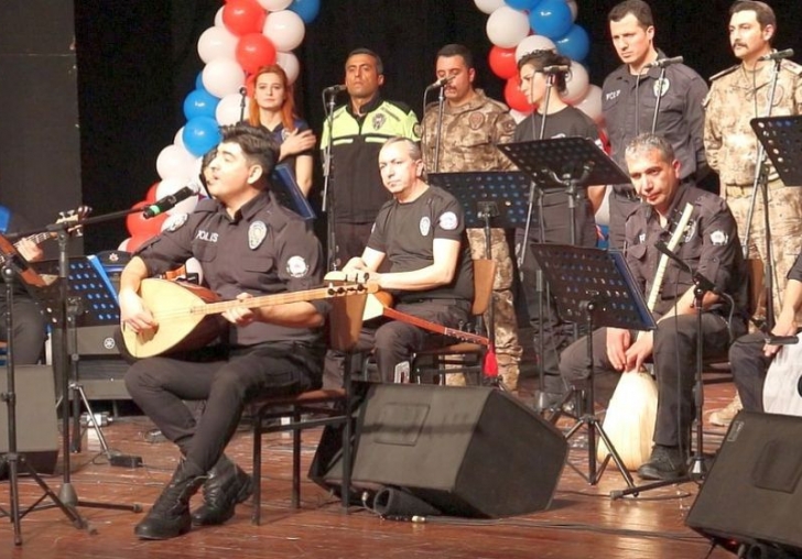 ..Ve Huzurlarda Malatya Polis Korosu