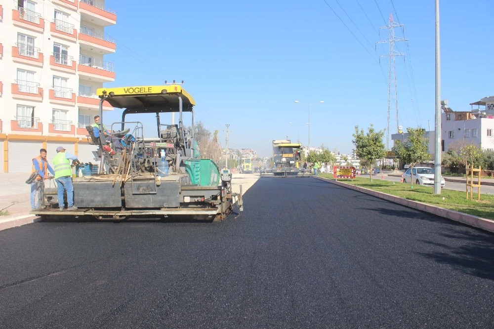 Yol yapım ekipleri, 6 ilçede çalışma yürütüyor
