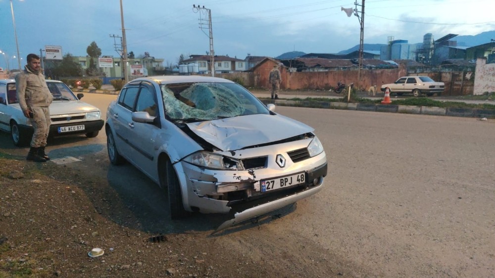 Yolun karşısına geçmek isterken canından oldu
